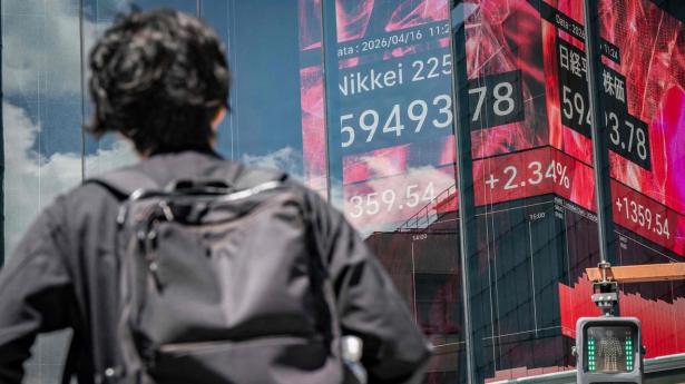 Aktier i Asien: Rekordjagt sat på hold i rødt afventende marked