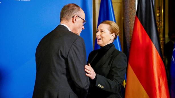 Tysklands kansler, Friedrich Merz, og statsminister Mette Frederiksen (S) deltog begge ved topmødet i Hamborg, hvor aftalen blev underskrevet.