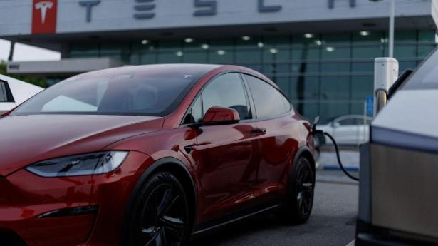 Vanvidskørsel under prøvetur: Nu får forhandleren konfiskeret sin Tesla