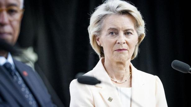 Formand for EU-Kommissionen, Ursula von der Leyen, har kig på datacentrenes energiforbrug. Datacentre i EU står for en betydelig del af energiforbruget og forventes at fordoble deres elforbrug inden 2030.