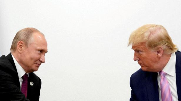 Donald Trump mødtes i 2019 med Vladimir Putin og har tidligere i år igen forsøgt at danne forbindelse til den russiske leder, men nu lyder det fra Trump, at han er “skuffet over Rusland.”