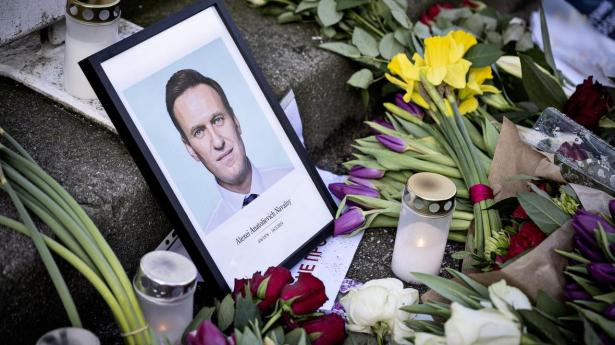 Demonstration foran den Russiske ambassade i anledning af Aleksej Navalnys død. Lørdag den 17. februar 2024. Den russiske oppositionspolitiker Aleksej Navalny døde fredag 16. februar 2024.