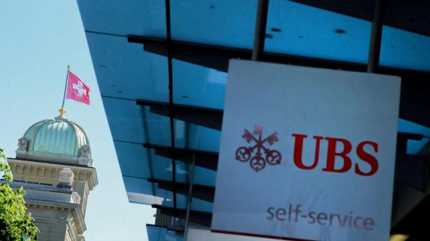 Ifølge udenlandske medier går der rygter om, at UBS er imteresseret i blive sammenlagt med en anden spiller.