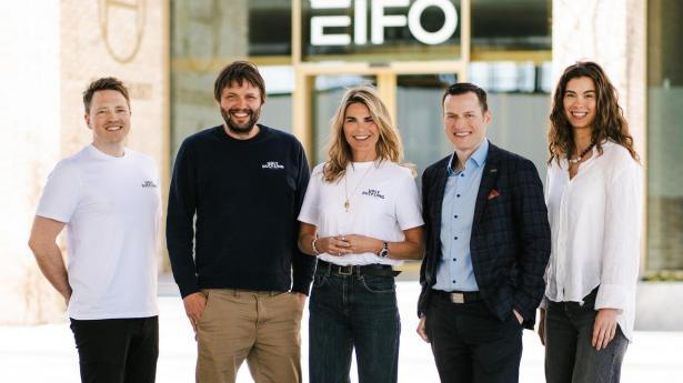 Eifo investerer i Ugly Duckling Ventures nye fond målrettet tidlige tech-virksomheder. Fra venstre: Ugly Duckling Ventures partnere Rune Hven-Jensen, Andreas Green Rasmussen og Louise Lachmann, samt Eifo’s Christoph Junge og Anna Katrine Wulff Granzow.