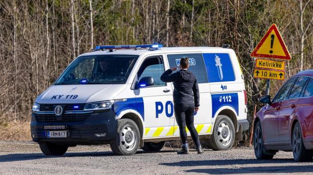 Politi arbejder i det sydøstlige Finland, efter at droner er faldet ned nær Kouvola. 