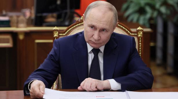 Intet tyder på, at Vladimir Putin er interesseret i fred. Og Donald Trump gør intet for at stoppe ham.