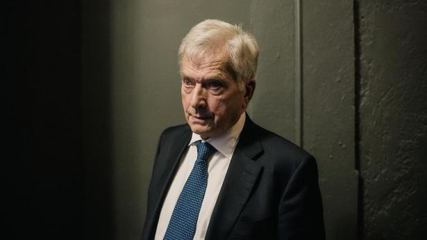 Finlands fhv. præsident gennem 12 år, Sauli Niinistö, har kendt den russiske præsident Putin i årtier. Og han har ingen tro på, at Putin søger fred i Ukraine. 