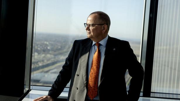 “Vi må ikke være så meget i en tornerosesøvn, at vi tror, at energien bare kommer af sig selv. For det gør den ikke,” lyder det fra Henrik Andersen, der er adm. direktør for vindmøllekæmpen Vestas.