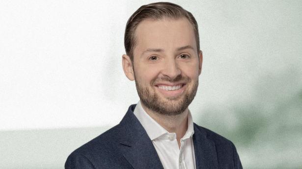 Benjamin Sommer er partner i konsulenthuset Bain & Company, hvor han har været i mere end et årti. Han er særligt specialiseret inden for software, teknologi og gaming globalt med særligt fokus på Storbritannien, Norden og det bredere EMEA-område, hvor han særligt arbejder med kapitalfonde.