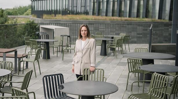 Betina Grimstrup er privatøkonomisk ekspert i Nordea og gør opmærksom på, at det faktisk betyder noget, hvordan man betaler, når man er i udlandet.
