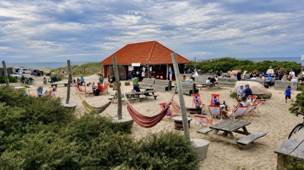 På stranden i Tisvilde har de 100 vine på kortet: Tjek fire usædvanlige strandbarer