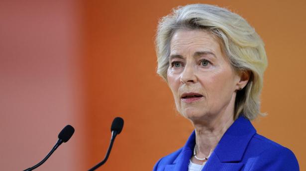 Von der Leyen vil fremlægge plan mod algoritmer i sociale medier