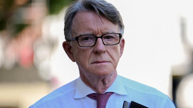 Den erfarne Labour-politiker Peter Mandelson forlader partiet, efter at nye dokumenter i den omfattende sag om seksualforbryderen Jeffrey Epstein for nylig er blevet offentliggjort.