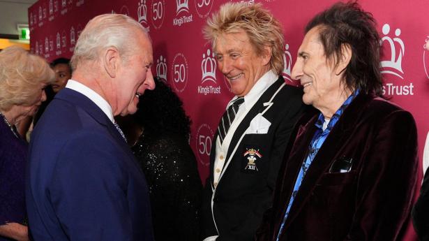 Rod Stewart langer ud efter Trump foran den britiske konge