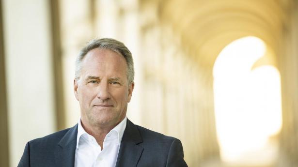 Når virksomheder donerer gennem kollektive initiativer som Danmarks Indsamling, handler det ikke kun om velgørenhed, men også om at vise ansvar i en tid med stigende ESG-krav, siger Dansk Industris adm. direktør, Lars Sandahl Sørensen, der peger på indsamlingen som et af de vinduer, hvor virksomheder kan vise deres samfundsengagement.