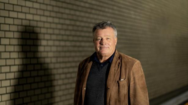 Efter en årrække med en lang række kritiske historier måtte Peter Warnøe trække sig fra venturefonden Nordic Eye, som han selv var med til at stifte. Nu er han tilbage med nyt sats på kapitalforvaltning.