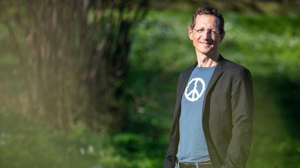 Formueskatten vil tage toppen af formuekoncentrationen, og pengene kan bruges på nogle af dem, der har mindst, mener Lars Koch.
