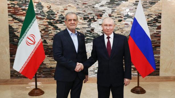 Ruslands præsident, Vladimir Putin, og Irans præsident, Masoud Pezeshkian, holder møde under topmødet i Bisjkek i Kirgisistan.