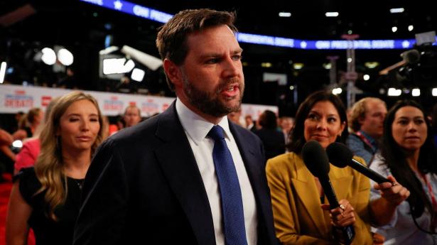USA's vicepræsident, J.D. Vance, og Mehmet Oz, der er Trumps administrator for Centers for Medicare and Medicaid Services (CMS), fortæller, at regeringen indefryser ydelser til delstaten Minnesota.