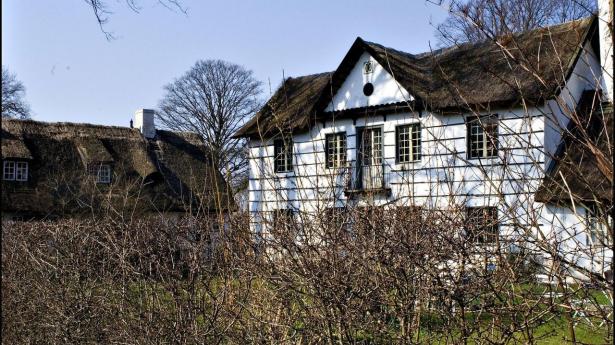Bindingsværkshuset Villa Spurveskjul, hvor Vilhelm og Ida Hammershøi boede i sommeren 1911, blev fredet i 1924. 