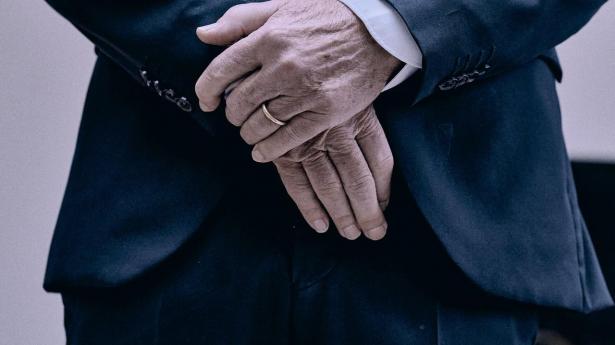 Det klassiske billede af den succesfulde ceo har længe været baseret på høj IQ og analytisk styrke. Men i en verden, hvor AI kan alt det, og mere præcist end noget menneske, er IQ ikke længere en differentieringsfaktor, mener Waldemar Schmidt.