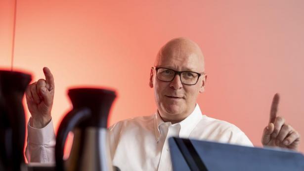 Elforbruget kommer til at stige massivt i de kommende år, og efterspørgslen er så stor, at det er nødvendigt at prioritere, hvad vi først og fremmest skal udbygge elnettet til, skriver Thomas Egebo.