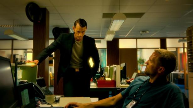 Joel Kinnaman som Tom Waaler og Tobias Santelmann som Harry Hole er begge politibetjente i Oslos politi, men også arge modstandere. De er omdrejningspunktet i Netflix’ tv-serie “Jo Nesbøs Harry Hole”.