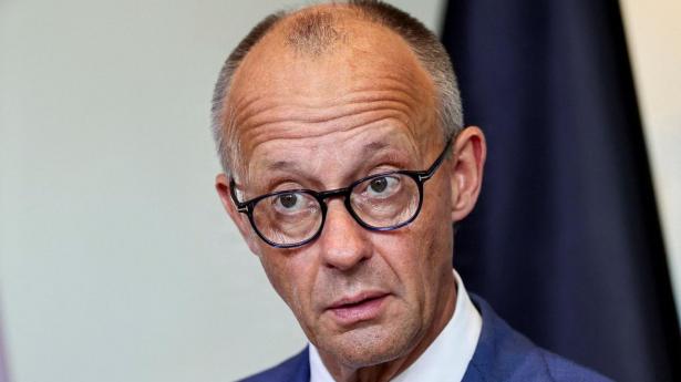 Den tyske forbundskansler, Friedrich Merz, erkender, at de stigende brændstofpriser i Tyskland kræver politisk handling.