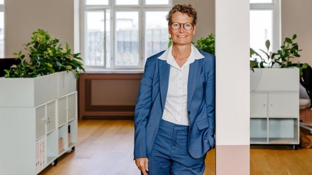 Lone Strøm har været adm. direktør i FSR - danske revisorer siden 2022. Før det var hun rigsrevisor i 10 år.