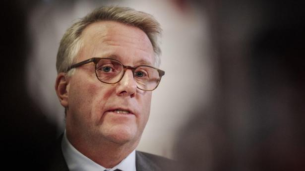 Erhvervsminister Morten Bødskov vil hurtigere kunne straffe banker, hvis de ikke har styr på gældsopkrævningen