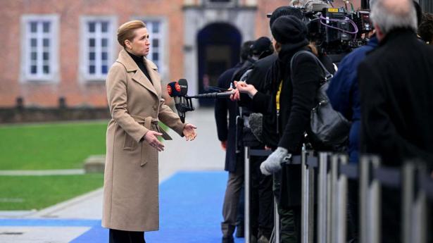 Statsminister Mette Frederiksen talte for europæisk uafhængighed af stormagter som USA og Kina, da hun torsdag ankom til det uformelle EU-topmøde på slottet Alden Biesen i Belgien.