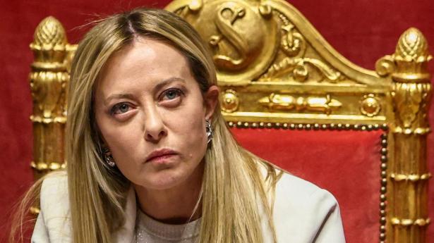 Meloni vil give omstridt “rejs hjem”-bonus til advokater