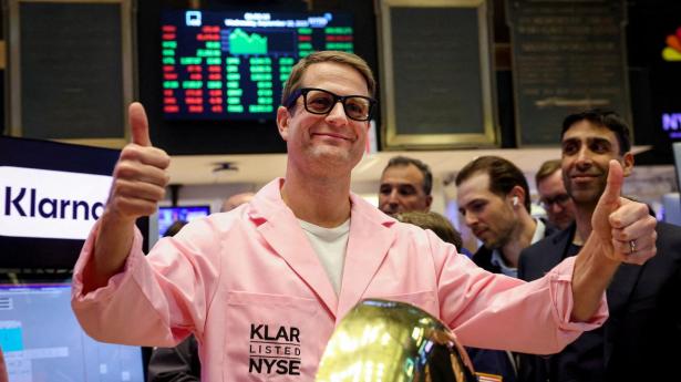 Topchef og medstifter Sebastian Siemiatkowski ved børsnoteringen af Klarna i New York sidste år. På trods af hans, på daværende tidspunkt, gode humør er aktien siden drattet 70 pct.