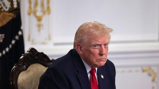 Donald Trump skrev lørdag, at luftrummet omkring Venezuela bør betragtes som lukket.