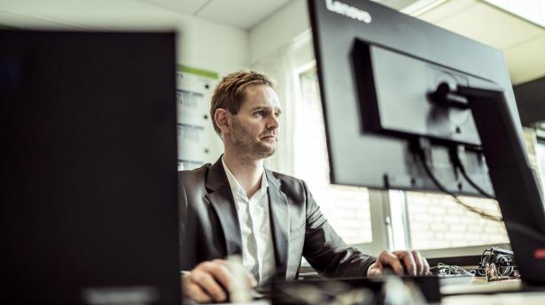 Esben Kolind Laustrup skifter fra adm. direktør i Bankdata til et direktørjob i softwarevirksomheden EG i midten af juni.