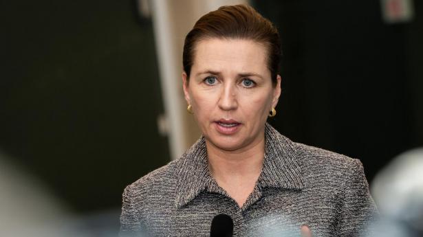 Statsminister Mette Frederiksen (S) indkaldte til et doorstep i Statsministeriet den 9. januar i år, efter at USA's dengang kommende præsident Donald Trump ikke ville afvise at anvende militær og økonomisk tvang for at få sit ønske om kontrol med Grønland opfyldt.