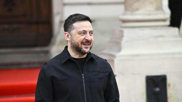 Ukraine har formået at modstå de russiske angrebsbølger og har fået et stigende tro på, at de kan vinde krigen. Præsident Zelenskyj er blevet mere selvsikker og går offentligt i rette med præsident Trump og stiller krav til de europæiske lande.