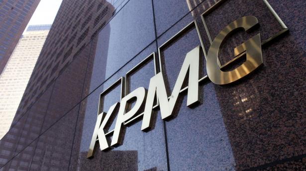 Professor og tidligere bestyrelsesmedlem hos KPMG, Laura Empson, mener, at den nuværende partnerskabsmodel indebærer den “komplekse bureaukrati” uden den egentlige “partnerskabsånd”.