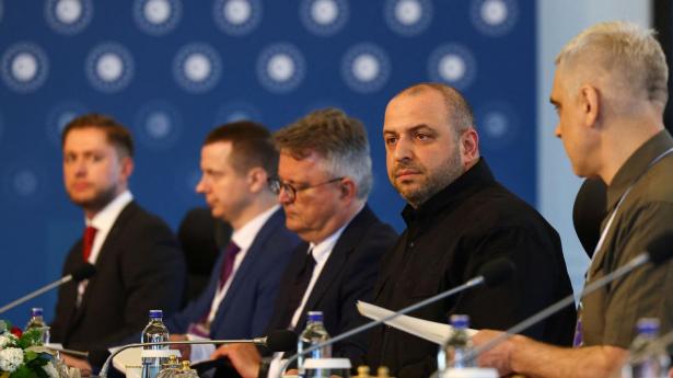 Den ukrainske delegation ved anden runde af forhandlingerne i Istanbul er ledet af forsvarsminister Rustem Umerov, som deltog ved mandagens møde.