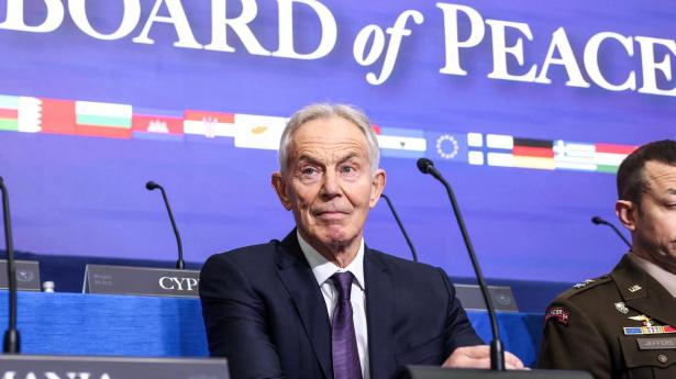 Blair opfordrer Labour til at fokusere på politik og ikke personer