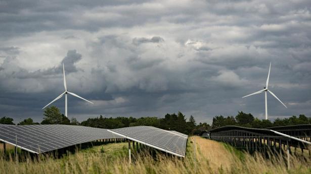 De lande, der har satset på den grønne omstilling og investeret i udbygning af vedvarende energi, er mindre sårbare over for stigende oliepriser.