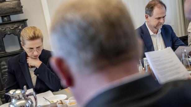 Kunstig intelligens har fået sit eget kapitel i regeringsgrundlaget. Det markerer et vigtigt skifte. Kunstig intelligens er ikke længere et nicheområde, men et strategisk politisk anliggende.