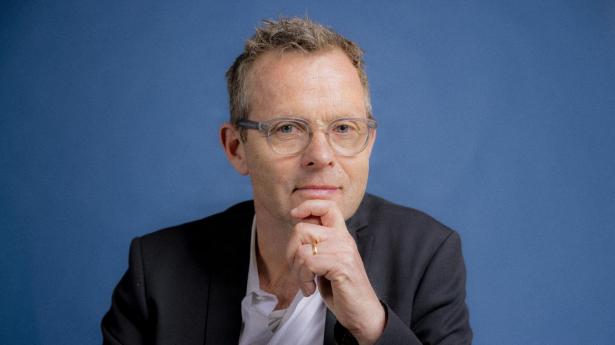 Kampen om AI foregår i sproget, skriver Kresten Schultz Jørgensen. Den største AI-risiko er ikke teknologien selv, men de fortællinger, der gør ledere enten forblændede, forskrækkede eller selvtilfredse.