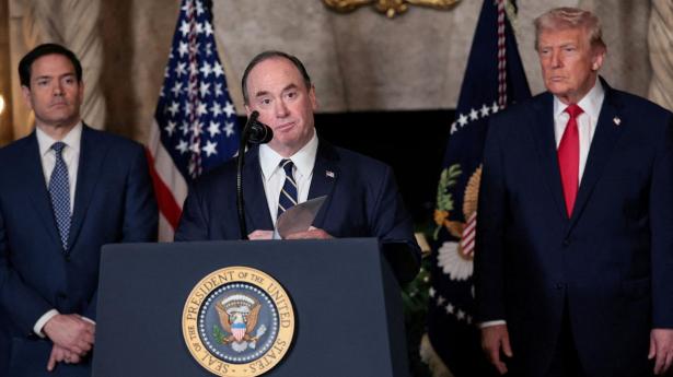 USA's flådeminister forlader øjeblikkeligt sin post