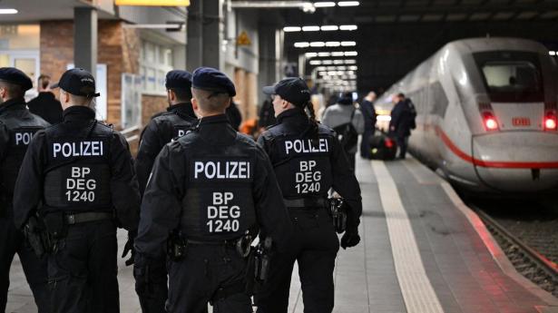 En dansk mand, der i øjeblikket afsoner en dom i Tyskland, er blevet udpeget som en af bagmændene i et omfattende europæisk svindelnetværk.