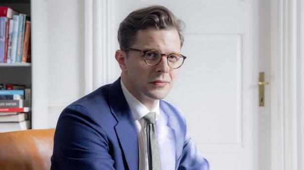 LA-leder Alex Vanopslagh fremlægger sin økonomiske plan for Danmark – og sender markant besked til sine blå partilederkollegaer.