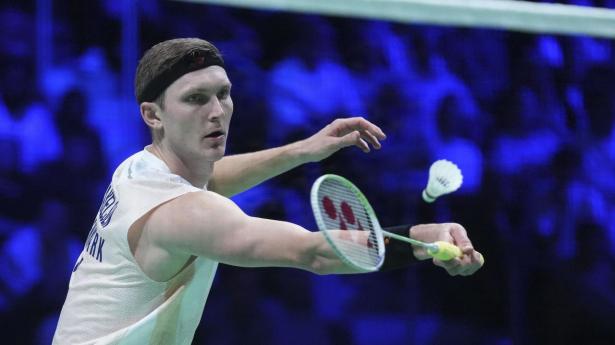 Skade tvinger Viktor Axelsen til øjeblikkeligt karrierestop