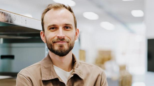 Hos danske Reshape Biotech sælger de hovedparten af deres laboratorie-robotter til USA, men CEO Carl-Emil Grøn håber, at vi i Danmark vil se de enorme muligheder der ligger inden for biotech hvis man kombinerer AI og robotløsninger. 
