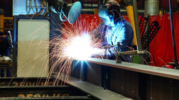 Stålvirksomhed tabte en masse omsætning og fyrede 85 – men fik rekordresultat