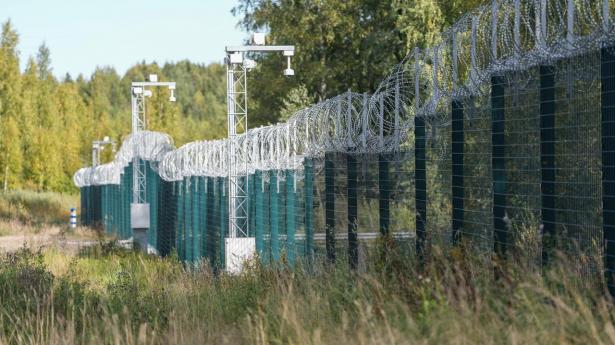 200 kilometer hegn med pigtråd står færdigt ved finsk grænse til Rusland